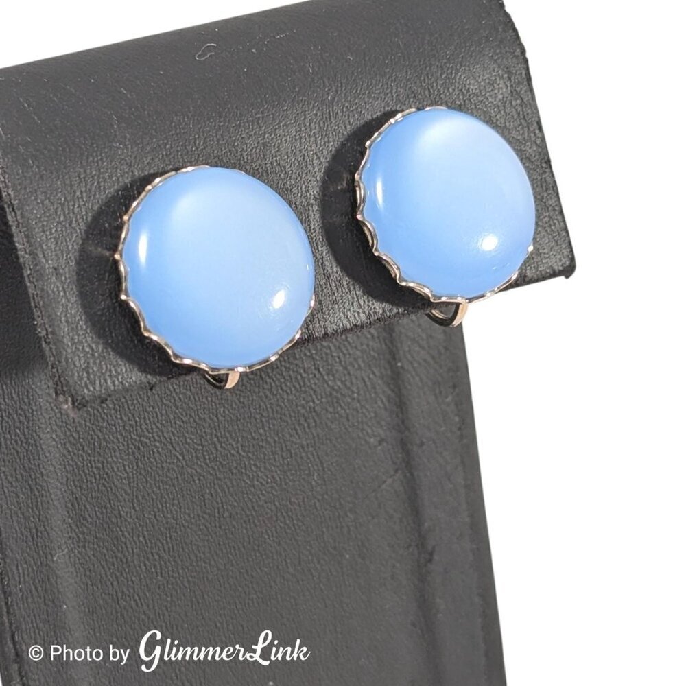 Vintage Blue Moonglow Plastic Cabochon Screw Back Silver Tone Earrings - Picture 2 of 7